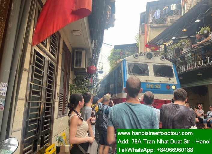 Hanoi Street Foods & Train Street Tour